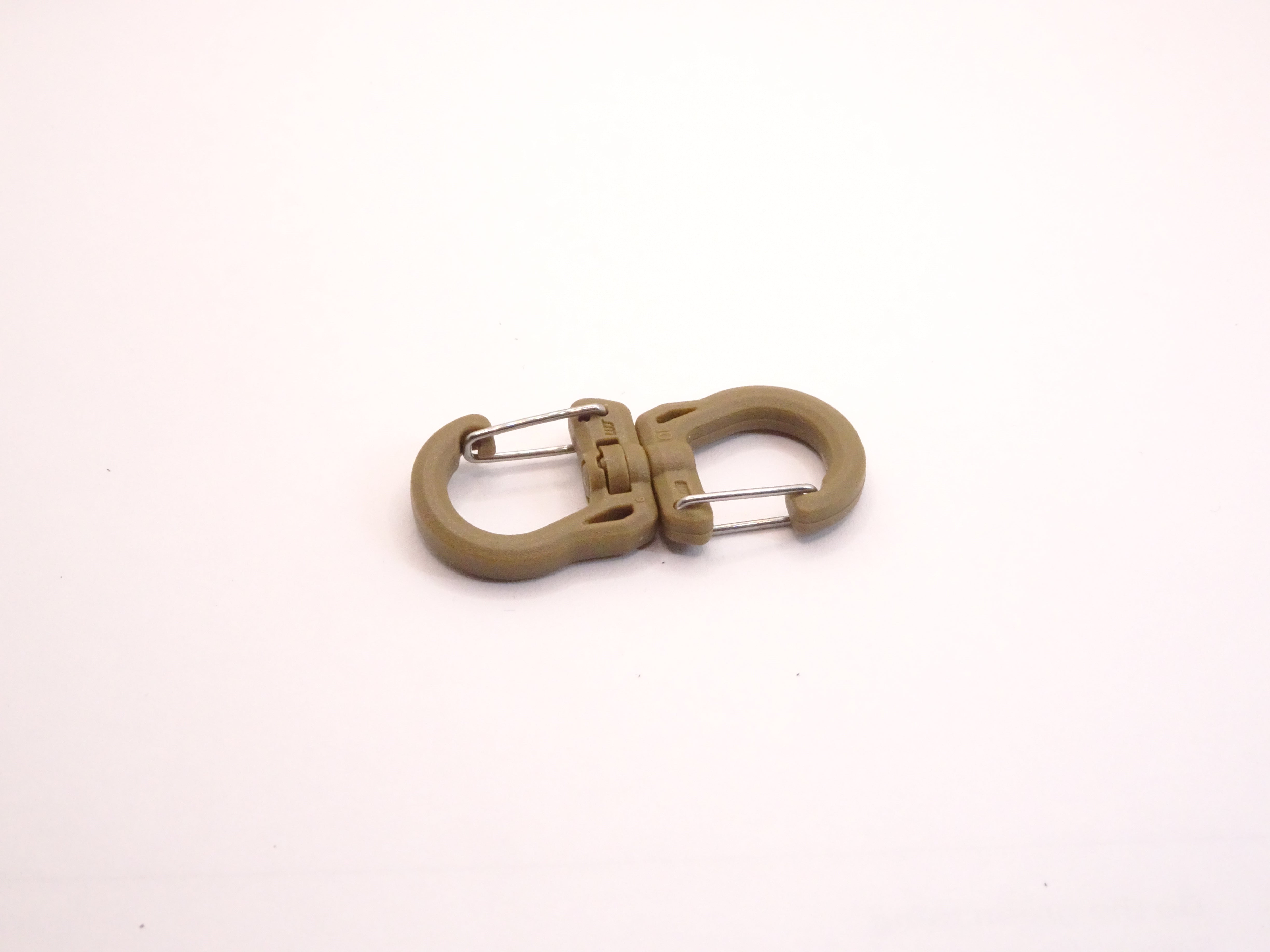 Mozet Supplies' double carabiner joined in the middle by a swivel point. Available in Small, Medium, and Large and in a variety of colors. Intended to secure lighter weight items and comes in a number of colors! These are the same type as the ones from Tom Bihn!