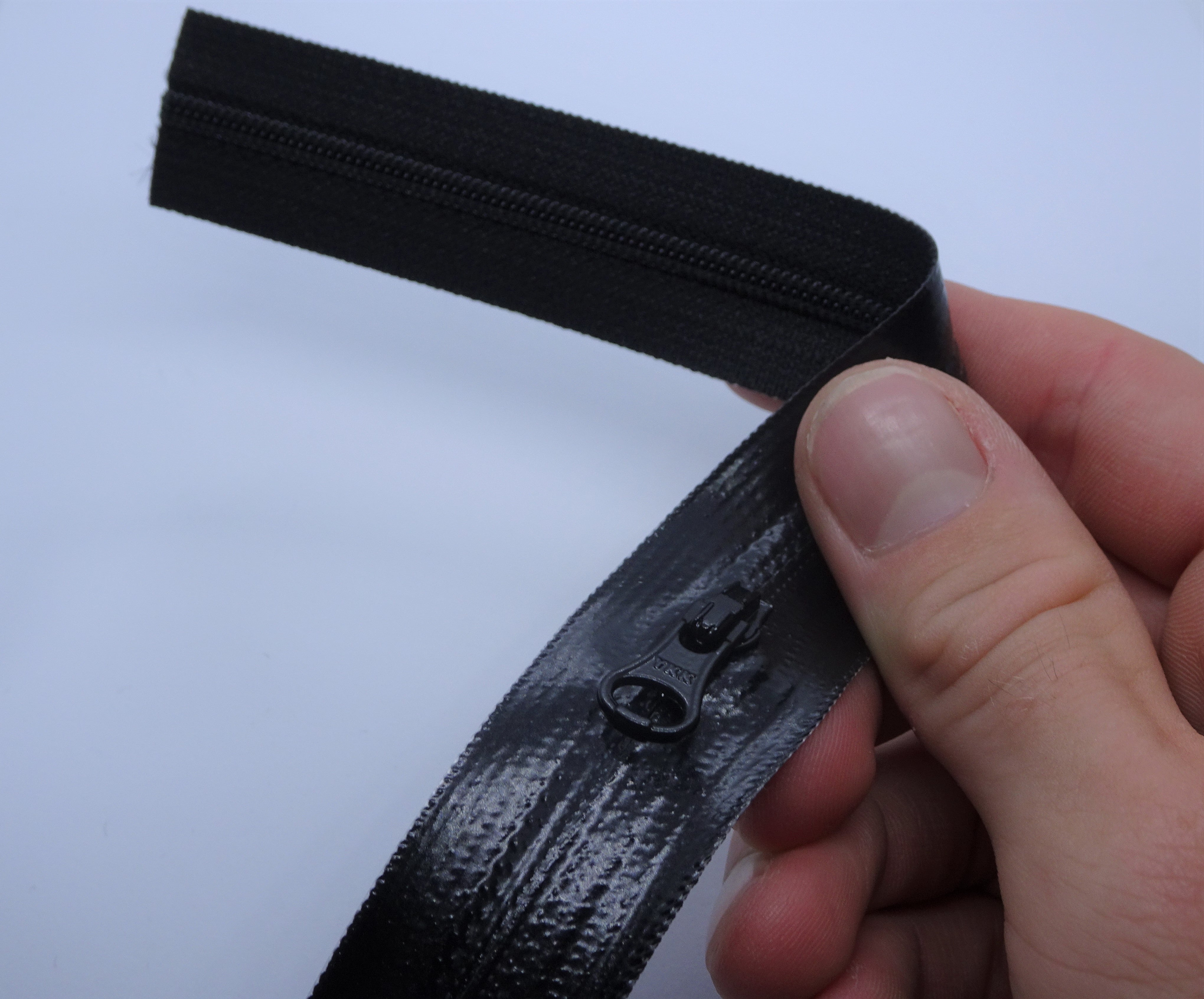 YKK #3 AquaGuard® NATULON® Matte & Shiny Black | Coil Zipper | Canada