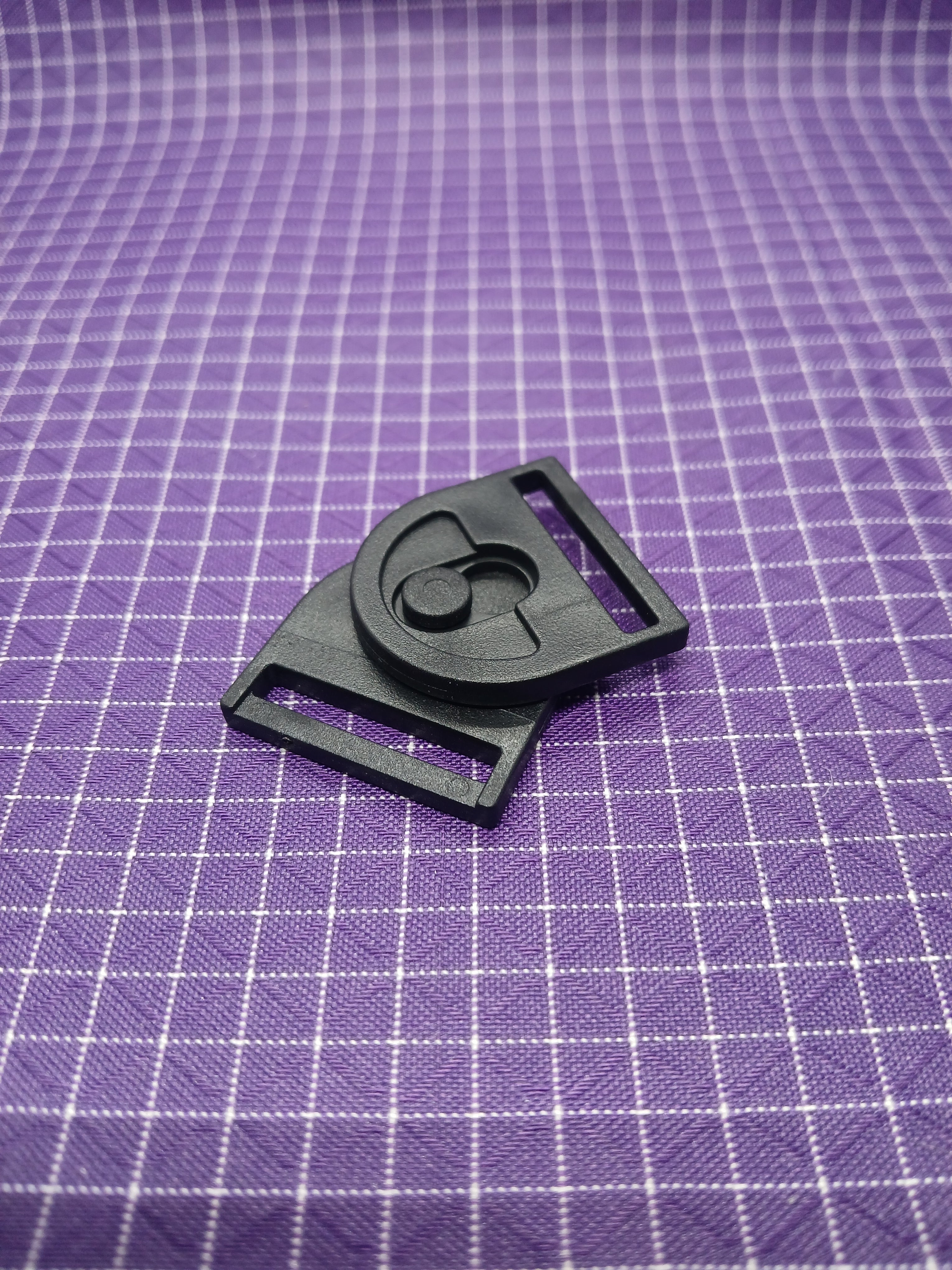 Center Clip Swivel Buckle