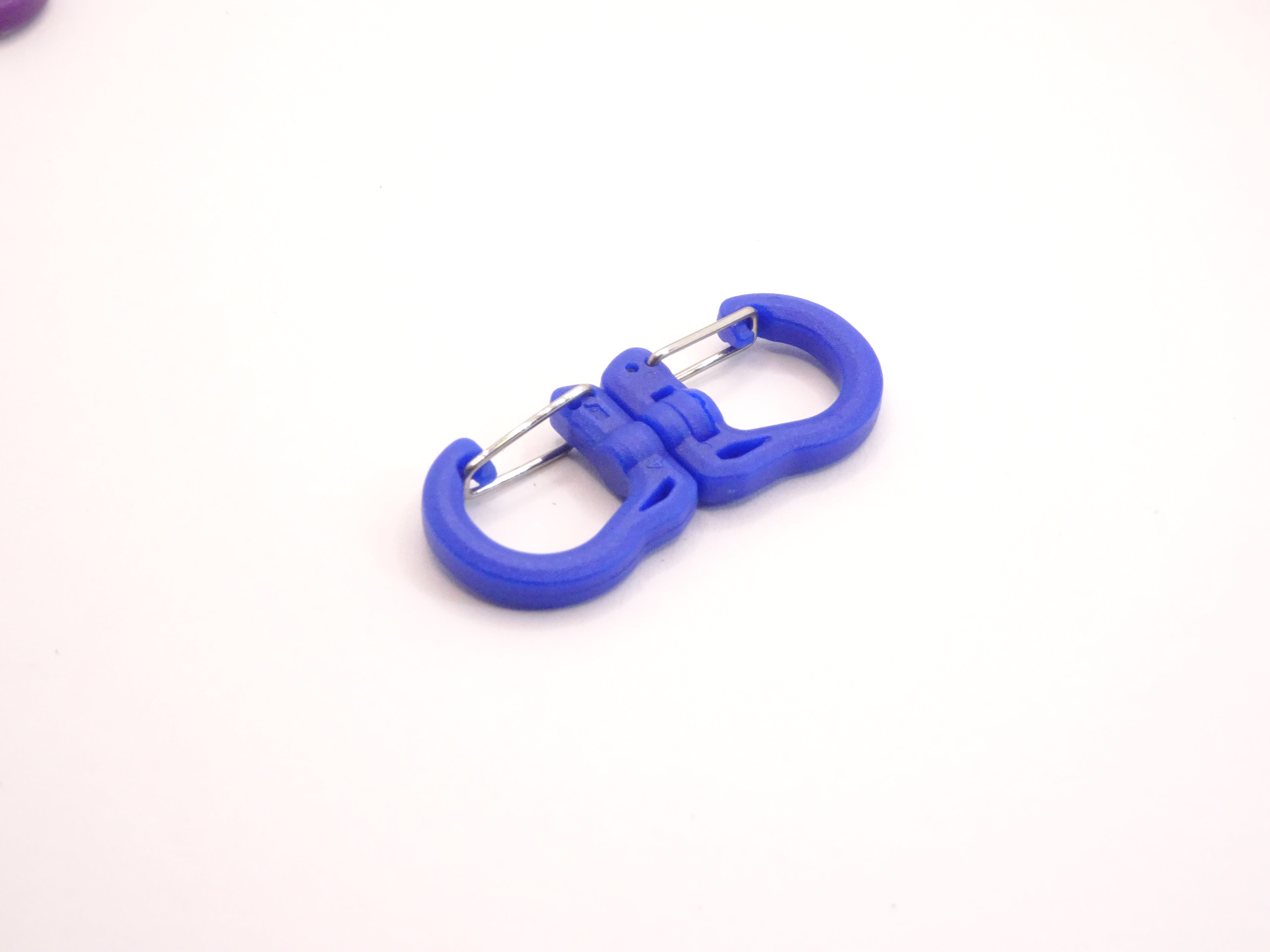 Mozet Supplies' double carabiner joined in the middle by a swivel point. Available in Small, Medium, and Large and in a variety of colors. Intended to secure lighter weight items and comes in a number of colors! These are the same type as the ones from Tom Bihn!