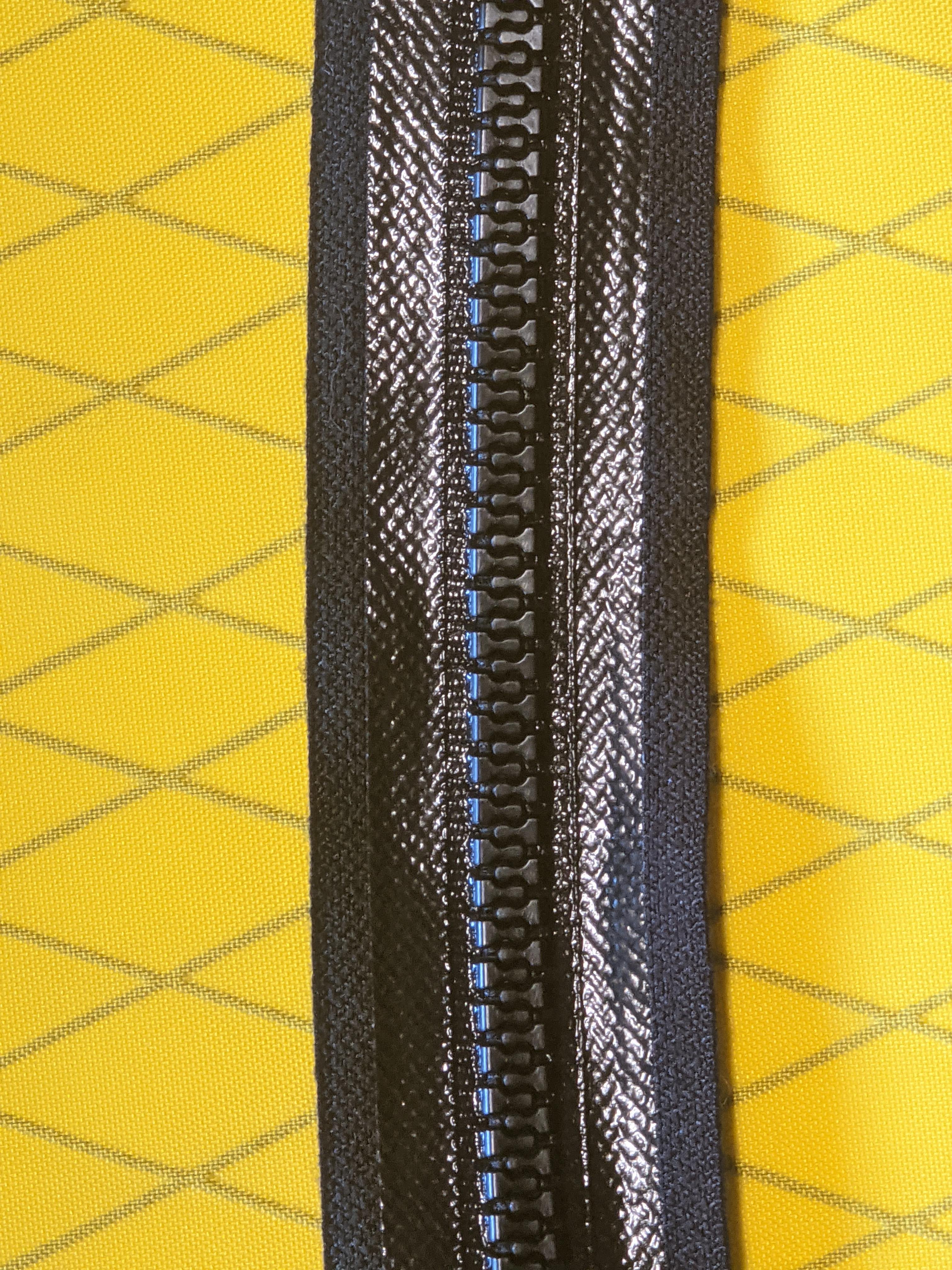➡️ Zippers [used in faja crotches] are usually made of a hard plastic